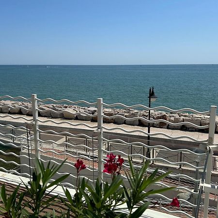 Ca Dell'Angelo - Caorle Aparthotel Exteriör bild