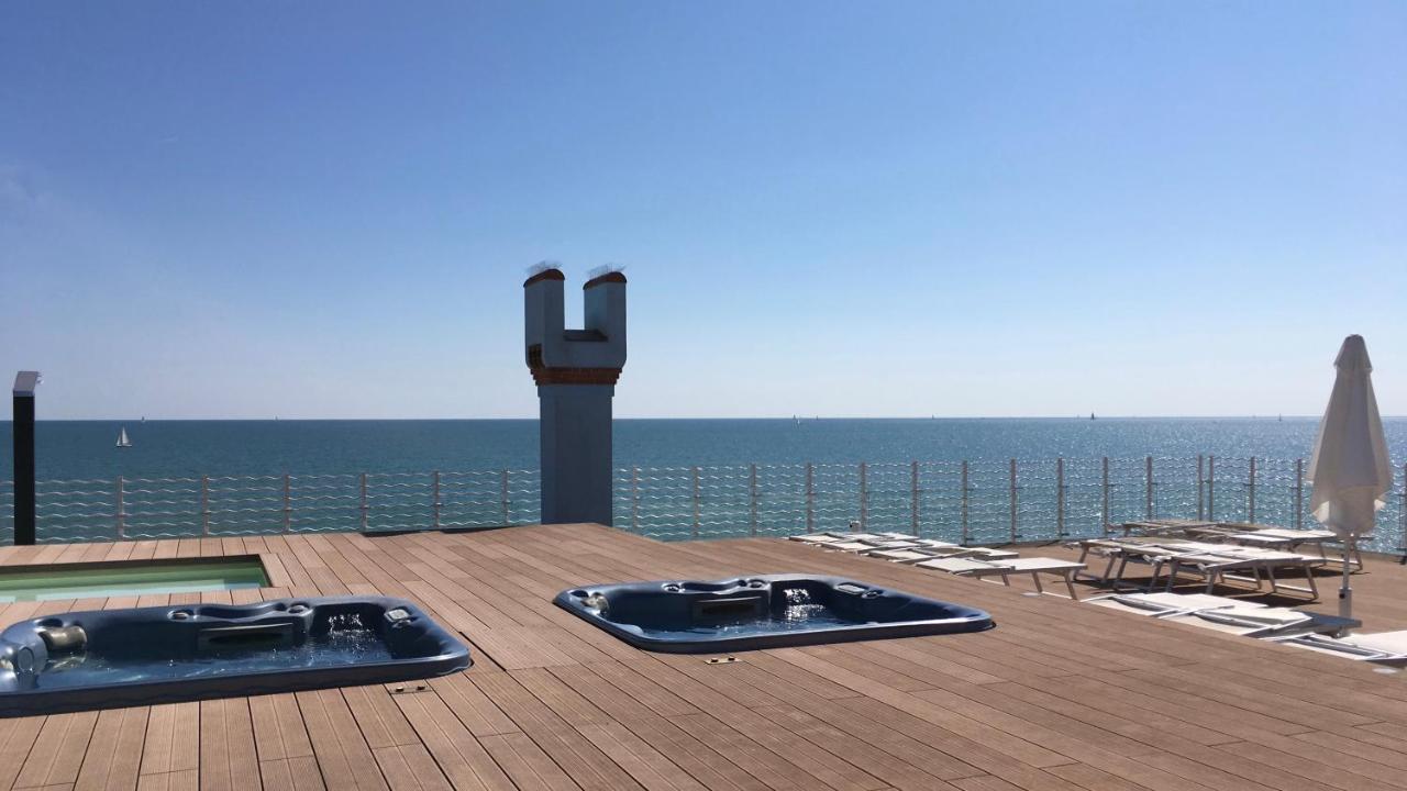 Ca Dell'Angelo - Caorle Aparthotel Exteriör bild